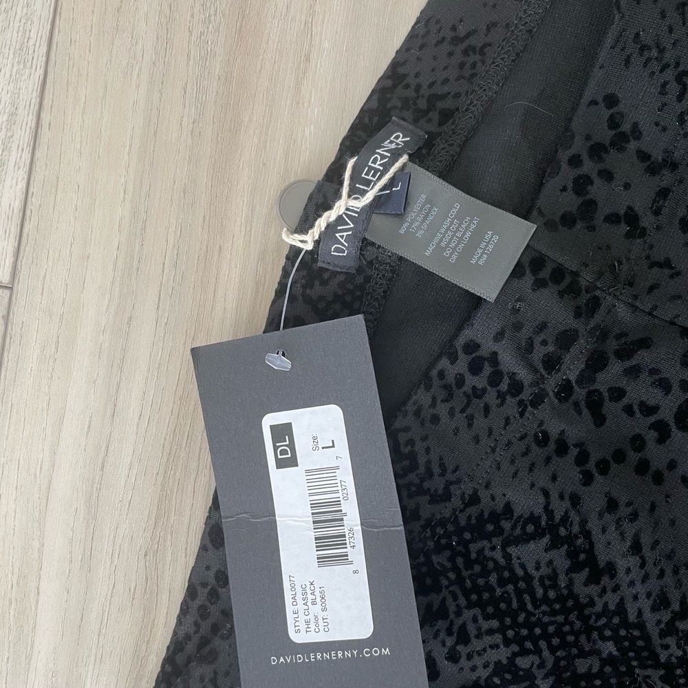 NWT David Lerner Womens Black Velvet Snake Print Textured Leggings Size Large - Picture 3 of 9